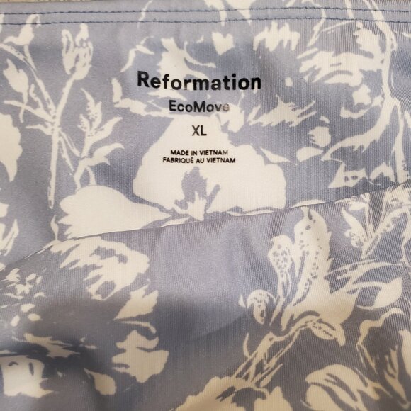 Reformation Ecomove 7 inch Blue Print Shorts, Size XL - Picture 11 of 16
